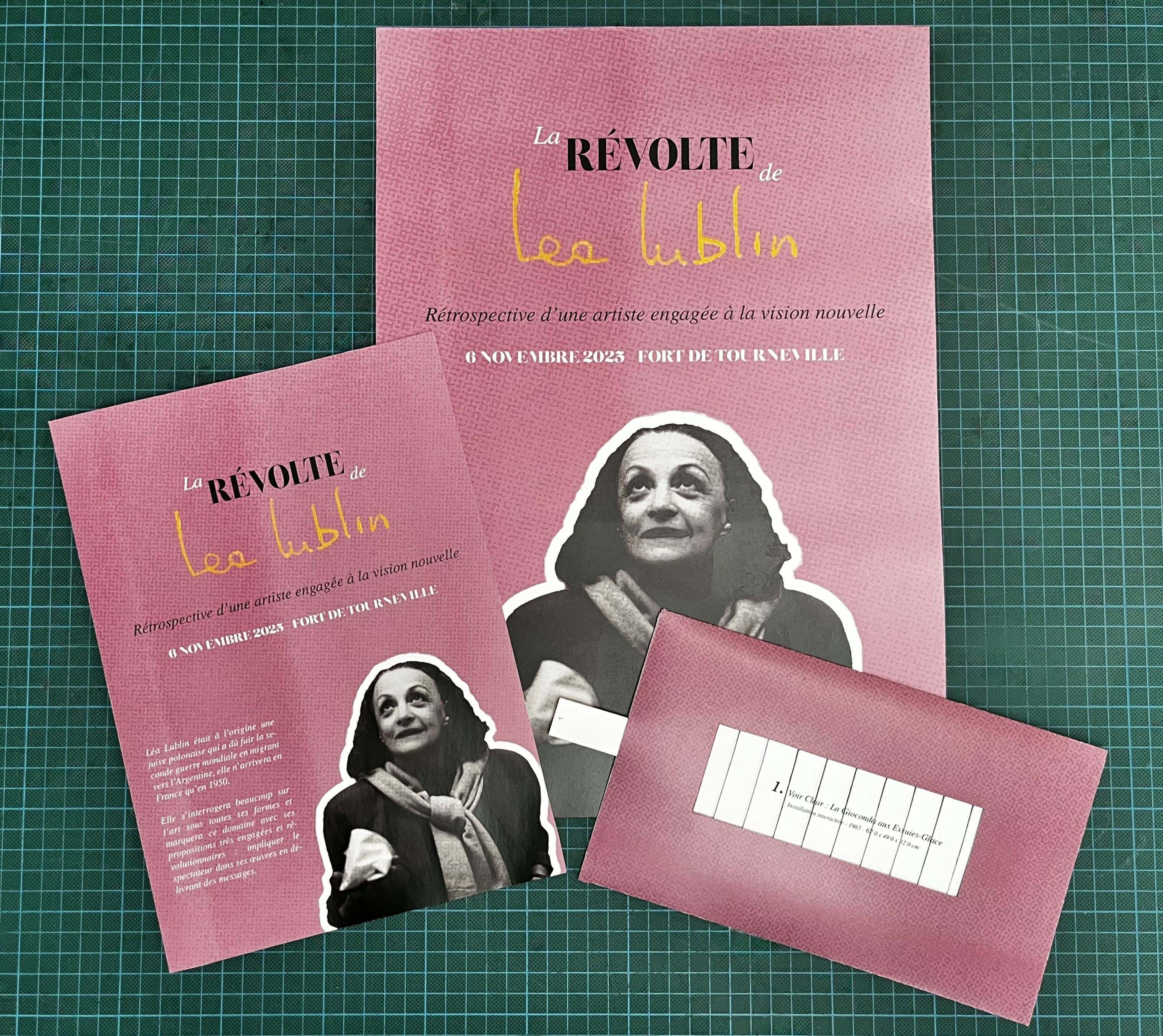 La Révolte de Léa Lublin — Vue d’ensemble des trois supports : affiche, livret et cartel